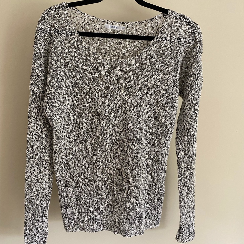 Ricki’s Sweater M